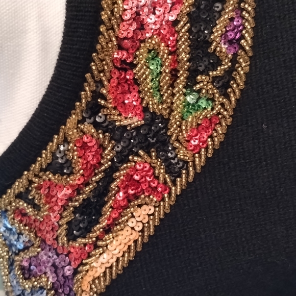 Beautiful vintage Embellished lambswool sweater - Picture 8 of 13
